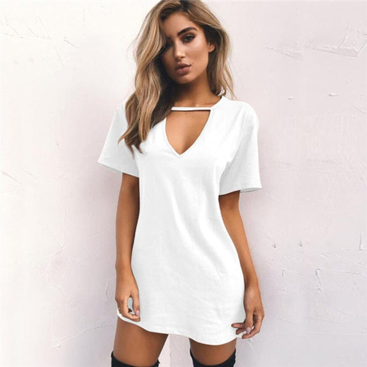 Lässiges T-Shirt-Kleid mit modischem Ausschnitt