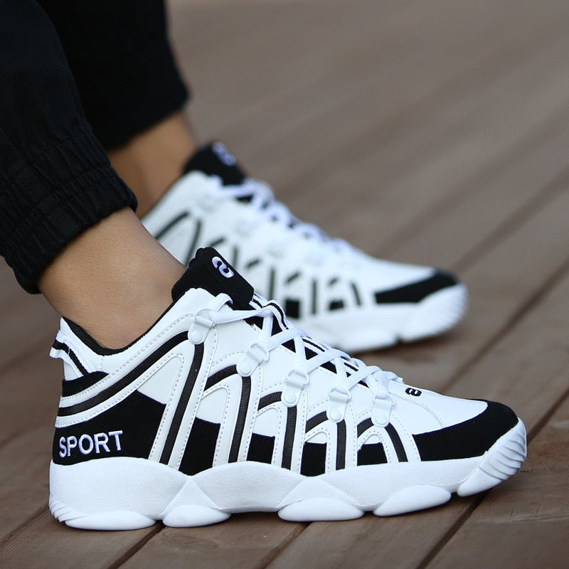 Gestreifte Sportschuhe für Männer
