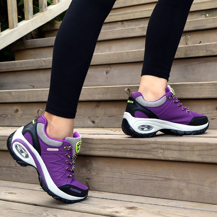 Moderne Damensneaker mit sportlichem Schnitt