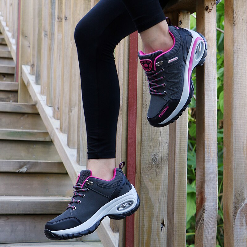 Moderne Damensneaker mit sportlichem Schnitt