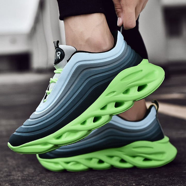 Futuristische Turnschuhe mit hoher Schaumstoffsohle