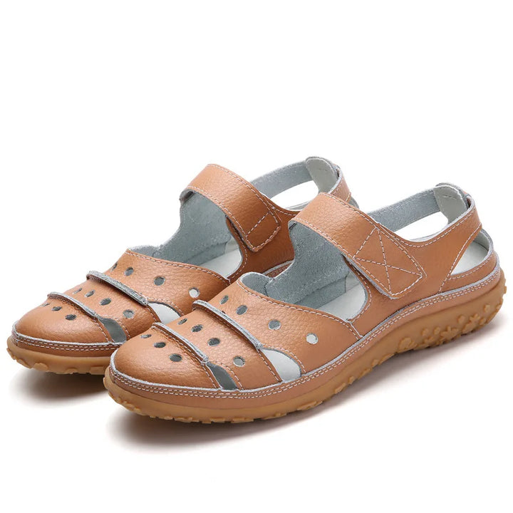 Orthopädische Damensandalen mit durchgehendem Vorderteil und verstellbaren Riemen