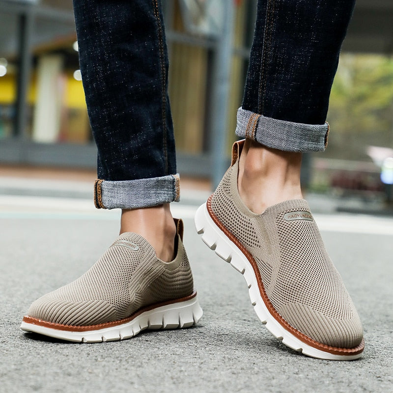 Leichte und bequeme Schlupfschuhe für Männer mit orthopädischer Sohle