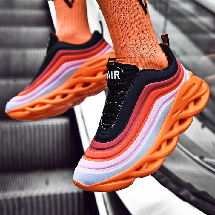 Futuristische Turnschuhe mit hoher Schaumstoffsohle