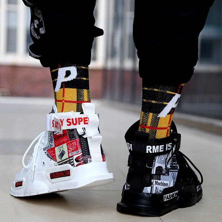 Extravagante Herren-Sneakers mit Riemen und Grafik