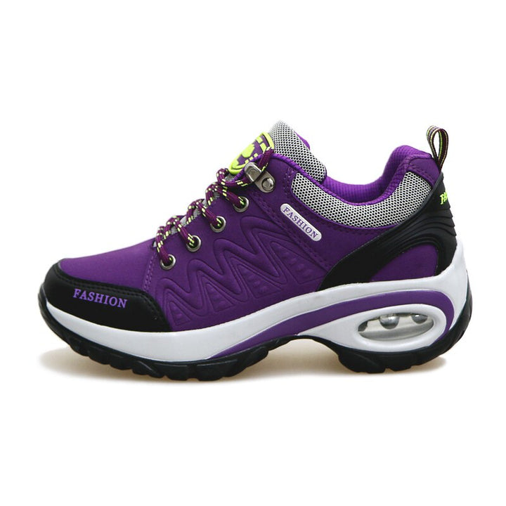 Moderne Damensneaker mit sportlichem Schnitt
