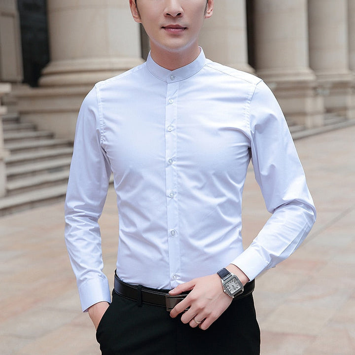 Modernes Herrenhemd mit hohem Kragen im Mandarin-Stil