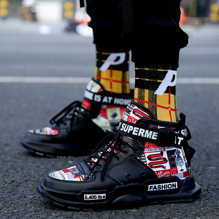 Extravagante Herren-Sneakers mit Riemen und Grafik