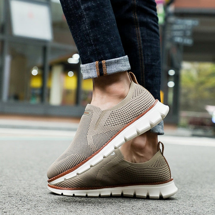 Leichte und bequeme Schlupfschuhe für Männer mit orthopädischer Sohle