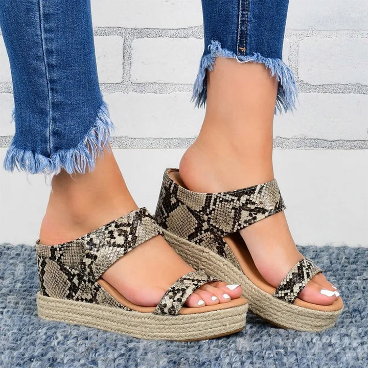Damensandalen mit geflochtener Sohle