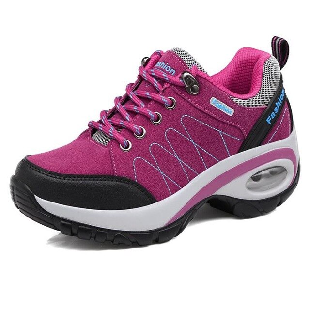 Moderne Damensneaker mit sportlichem Schnitt