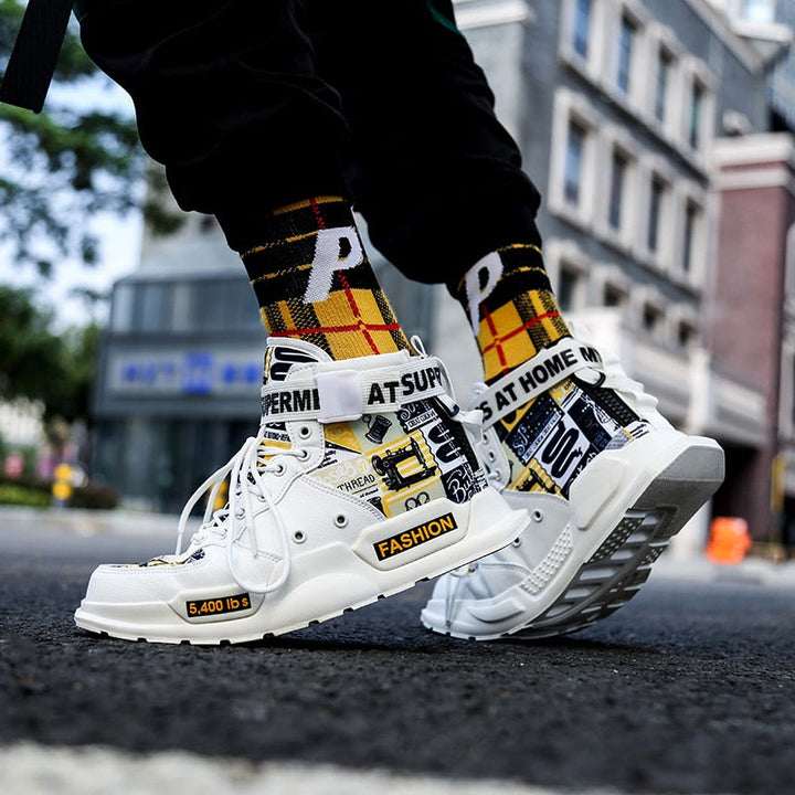 Extravagante Herren-Sneakers mit Riemen und Grafik