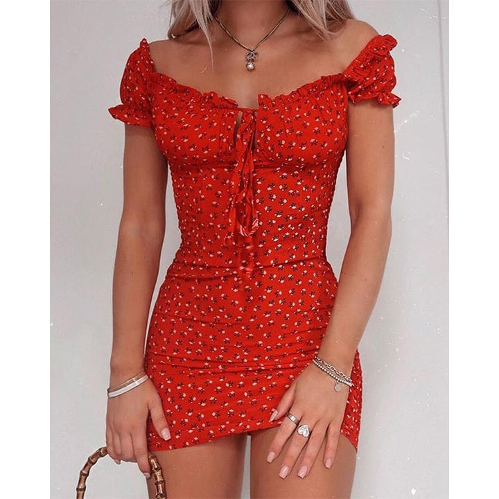 Minikleid mit Blumendruck, offener Schulterpartie und Bändern
