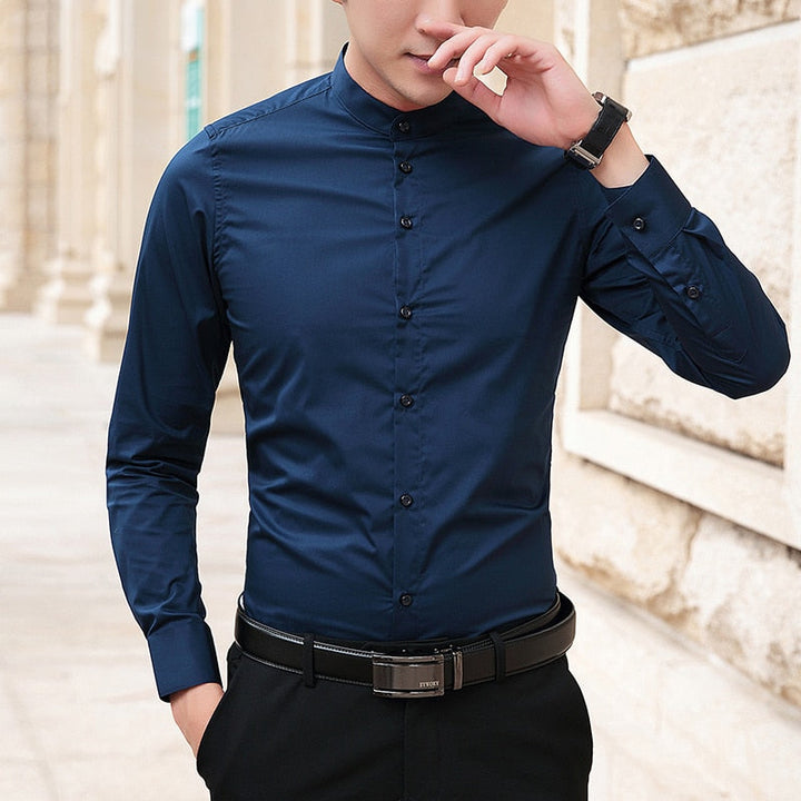 Modernes Herrenhemd mit hohem Kragen im Mandarin-Stil