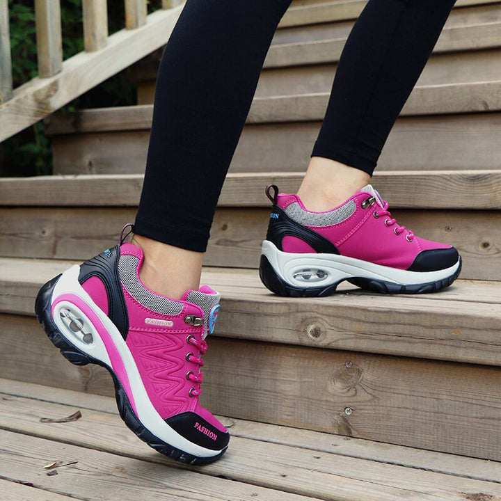 Moderne Damensneaker mit sportlichem Schnitt