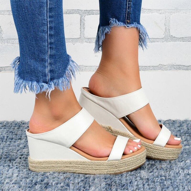 Sommerliche Plateausandalen für Damen