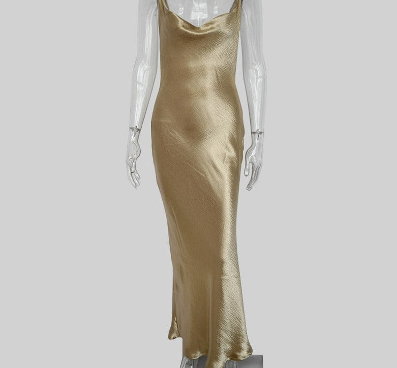 Midikleid aus Satin mit tiefem Rückenausschnitt und zarten Trägern