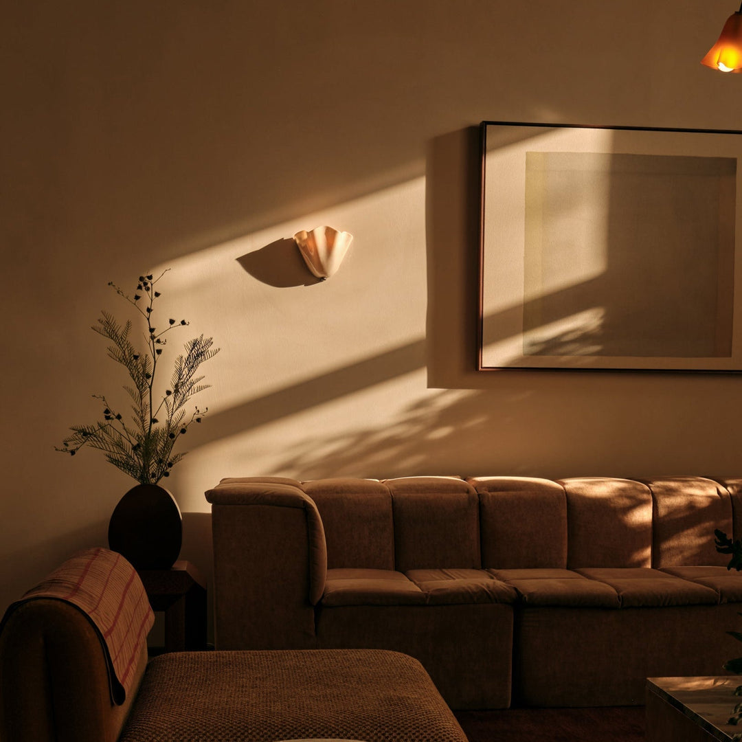 Dekorative Wandleuchte mit Glasschirm im Retro-Stil