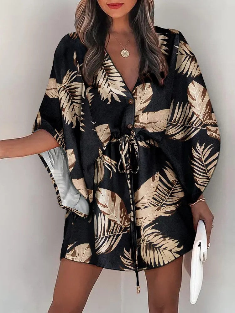 Botanisch gemustertes Kleid mit weiten Ärmeln