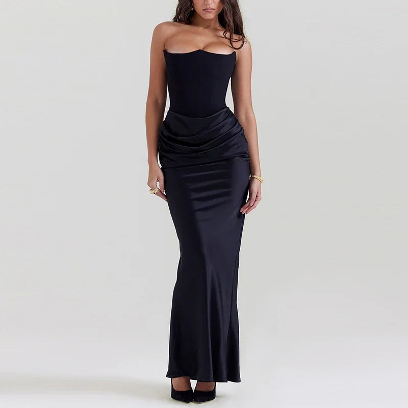 Schulterfreies Maxikleid mit Taillenraffung im minimalistischen Stil