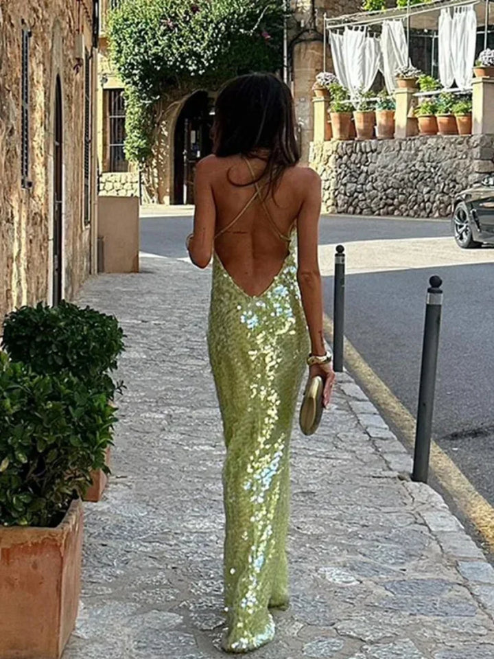 Langes Paillettenkleid mit tiefem Rückenausschnitt
