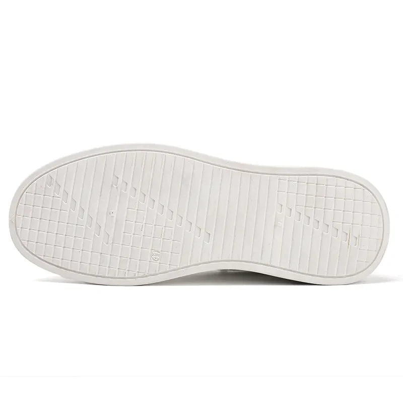 Minimalistische Herren-Sneaker im klassischen Stil