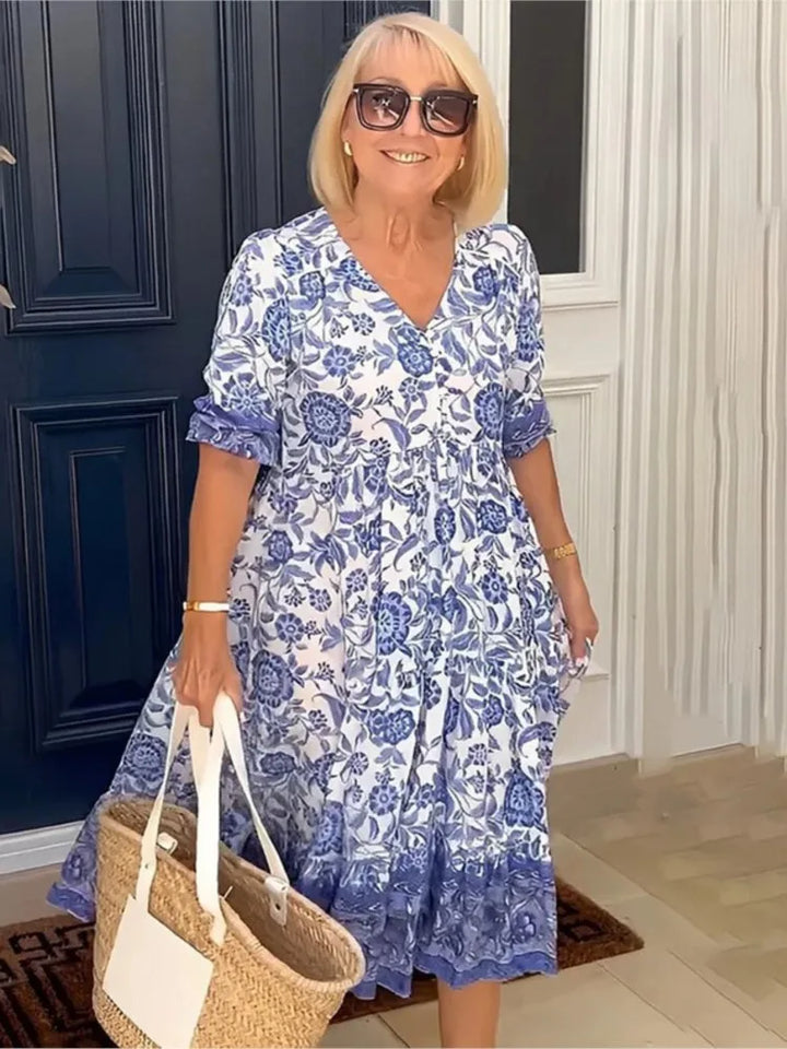 Sommerliches Midikleid mit blauem Muster