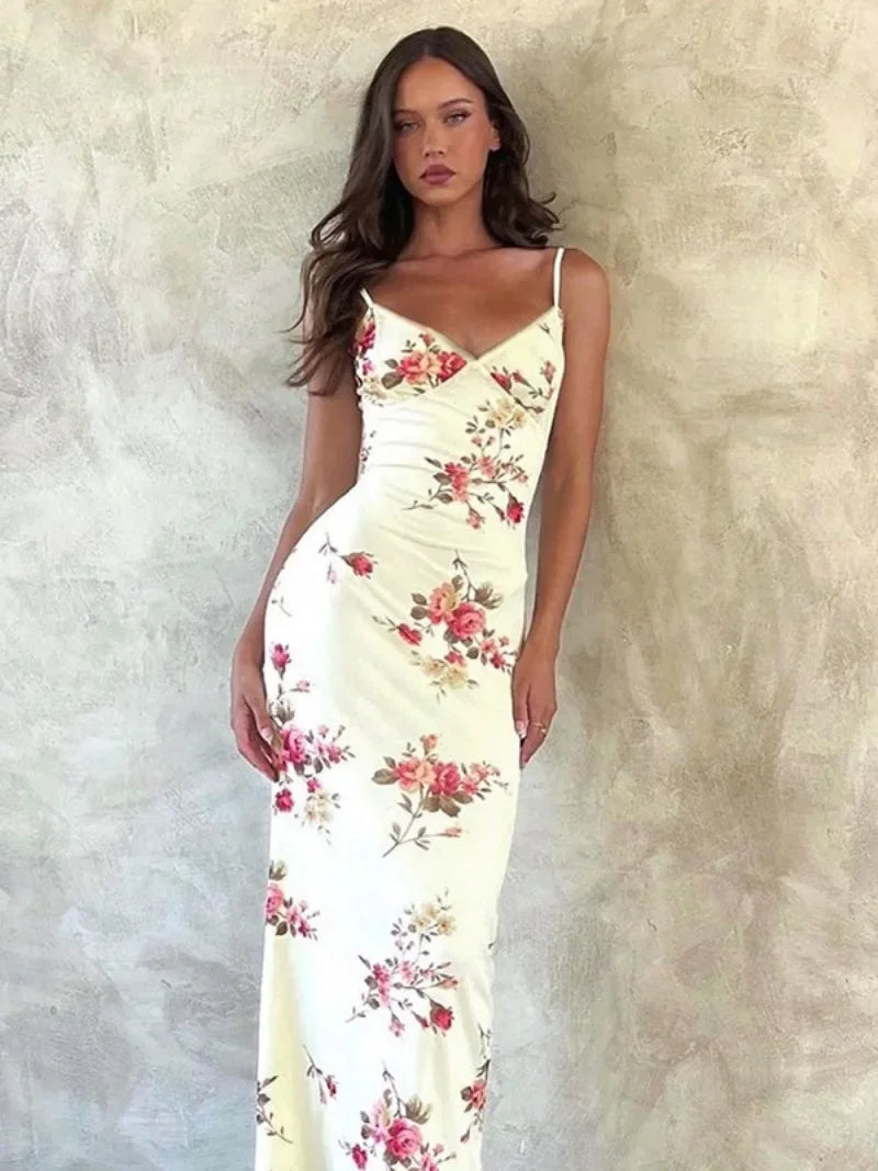Figurbetontes Maxikleid mit Blumenmuster und Spaghettiträgern