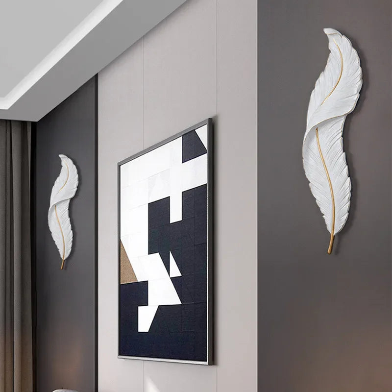 Wandleuchte in Federform – Elegantes Design mit warmem Licht