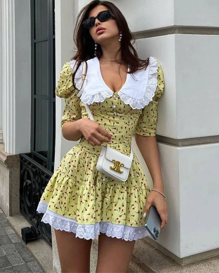 Retro-Minikleid mit Puffärmeln und Spitzenkragen in Weiß