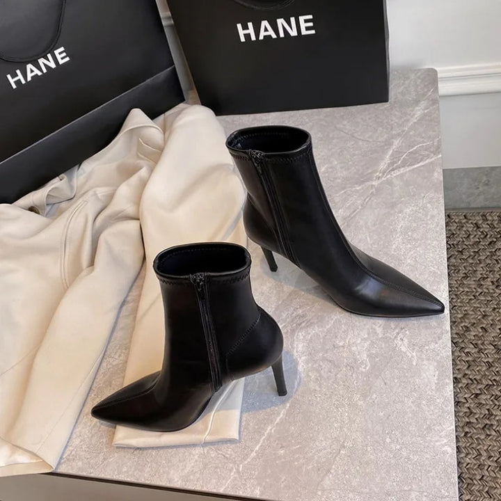 Damenschuhe mit hohen Absätzen