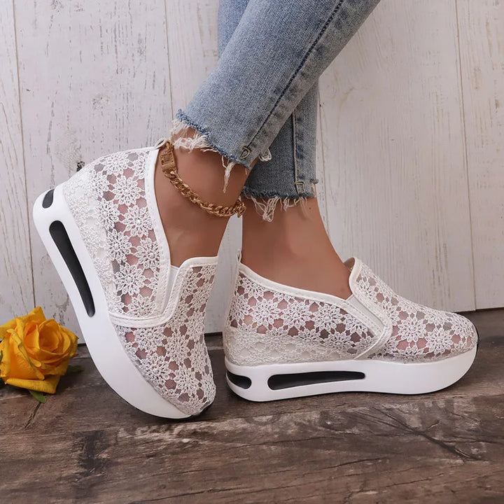 Frauen durchbrochene Plattform Slip-On Schuhe