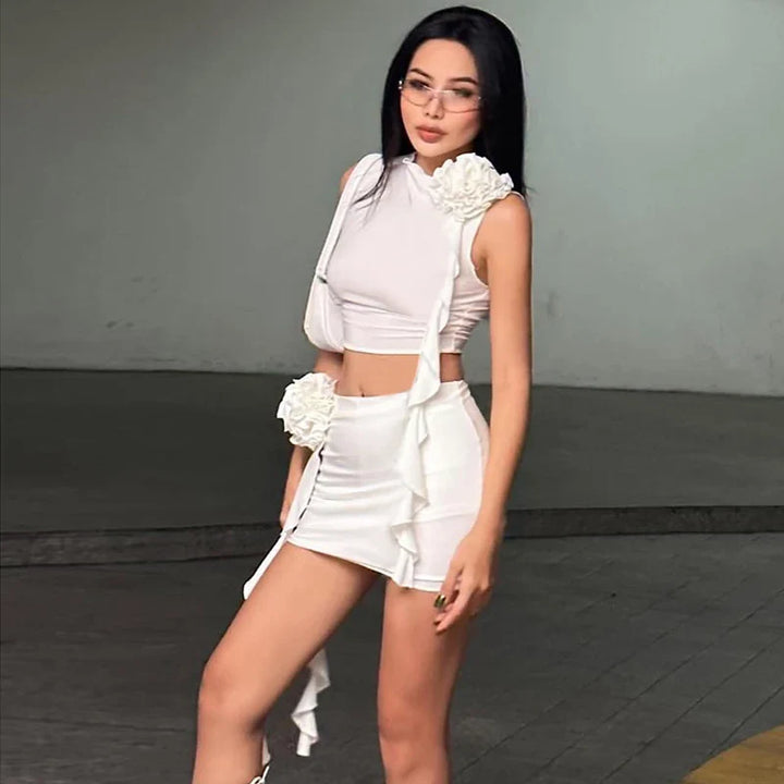 Elegantes Damenset mit Crop Top und Minirock mit Blumenapplikationen