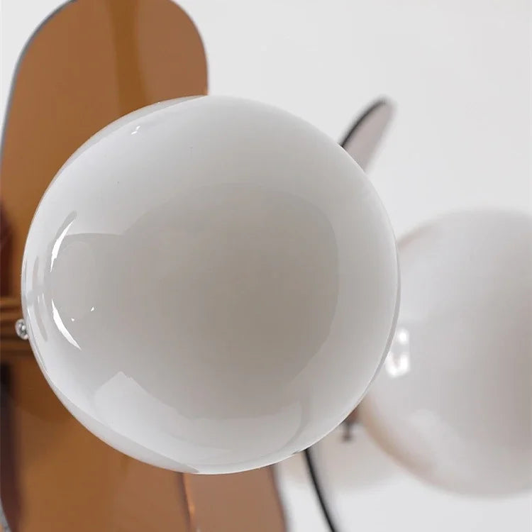 Pendelleuchte im Retro-Bauhaus-Stil mit Kugelschirmen