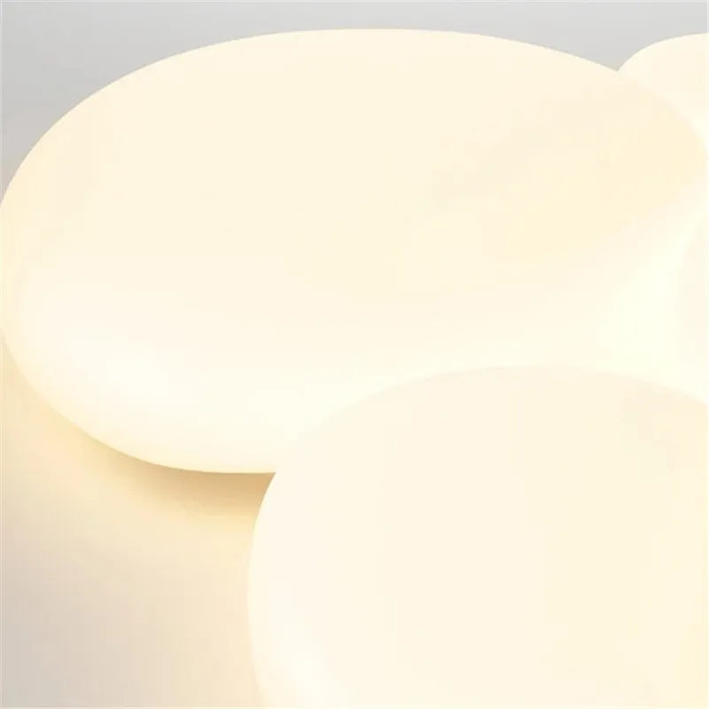 LED-Deckenleuchte in Wolkenform