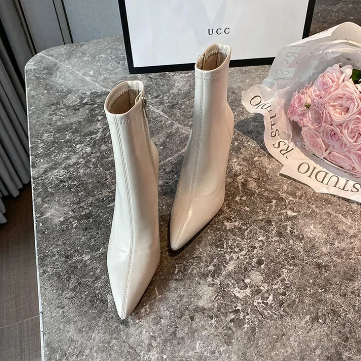 Damenschuhe mit hohen Absätzen