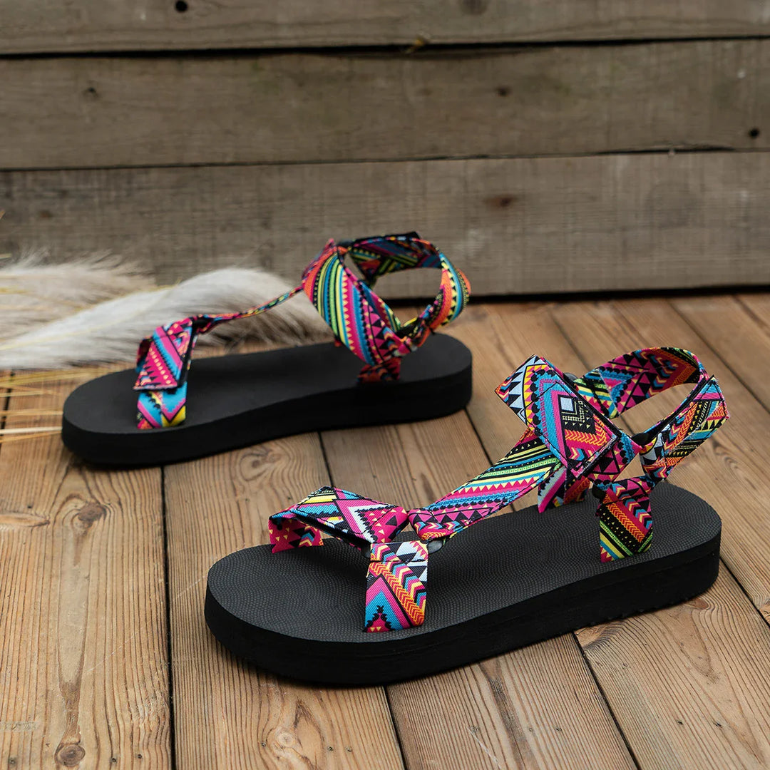 Bunte Damensandalen im Ethno-Stil