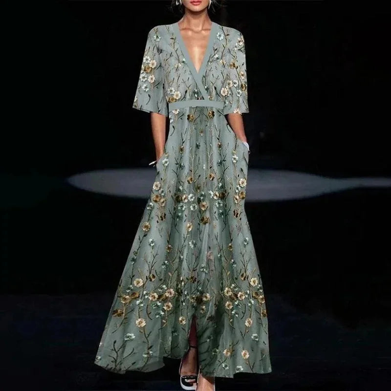 Geblümtes Maxikleid mit V-Ausschnitt und Taillenschnitt