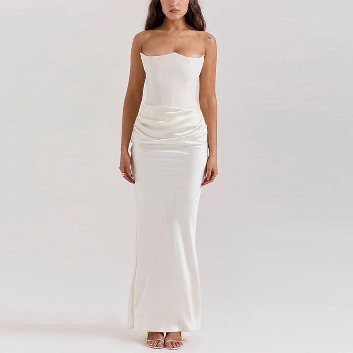 Schulterfreies Maxikleid mit Taillenraffung im minimalistischen Stil