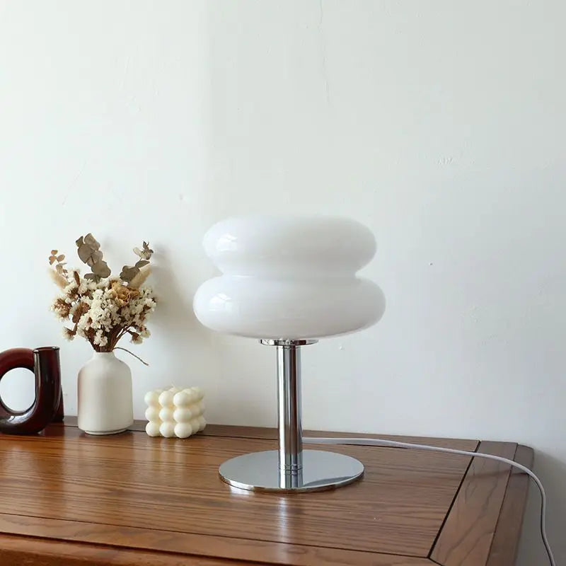 Bauhaus-Tischlampe mit Retro-Glasschirm
