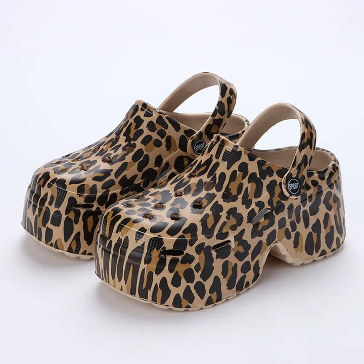 Modische Clogs-Schuhe mit Leopardenmuster