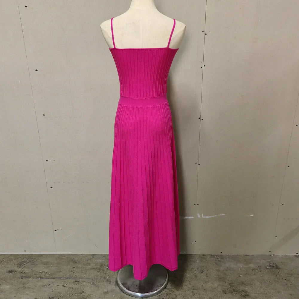Plissiertes trägerloses Maxikleid