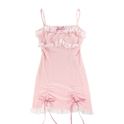 Hübsches langärmeliges Kleid mit Spitzendetails