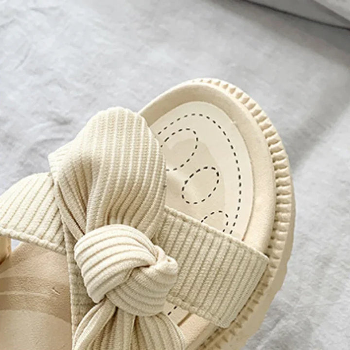Damen-Sandalen mit Schleife und dekorativer Sohle
