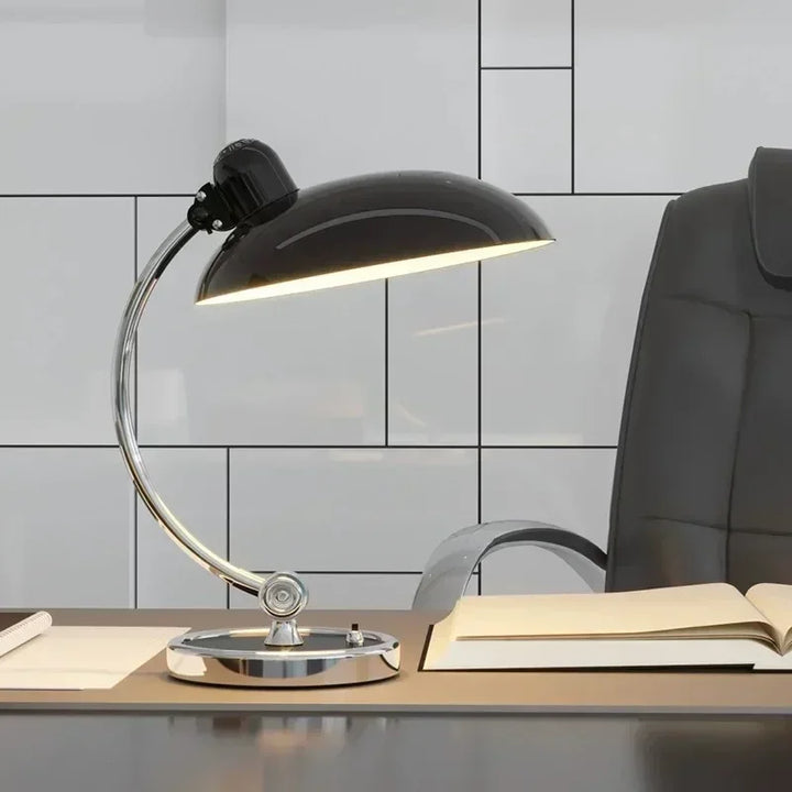 Retro Schreibtischlampe aus Metall mit verchromtem Fuss