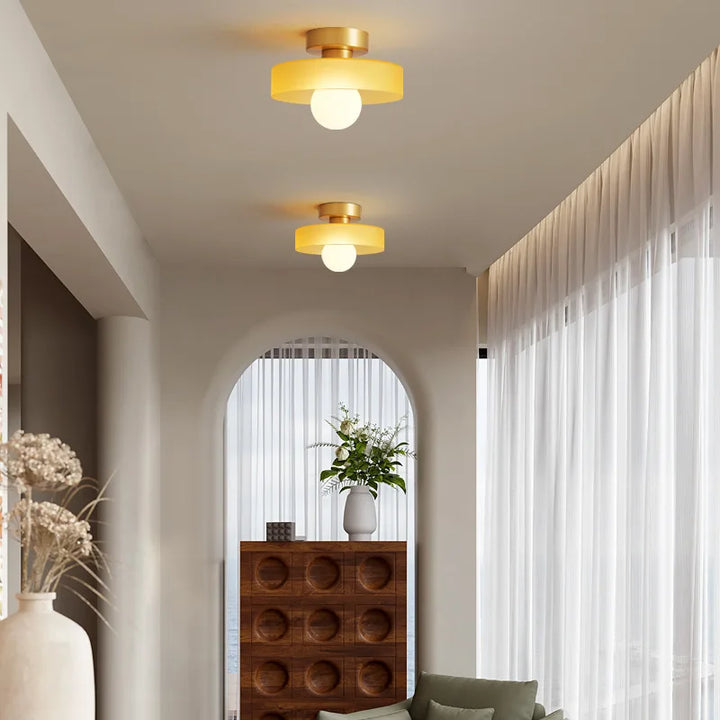 Moderne LED-Deckenleuchte – minimalistischer Deckenspiegel mit rundem Schirm
