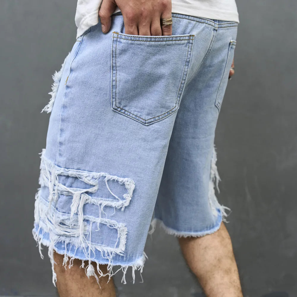Kurze Denim-Shorts für Männer mit auffälligen Fransen