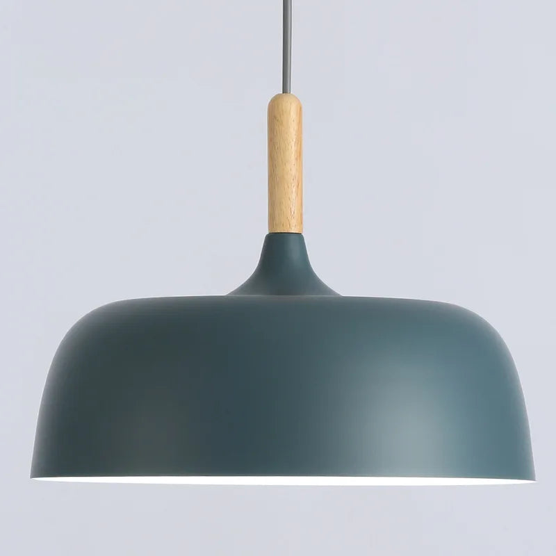 Moderne Metall-Pendelleuchte mit Holzakzent – minimalistischer Skandinavischer Stil