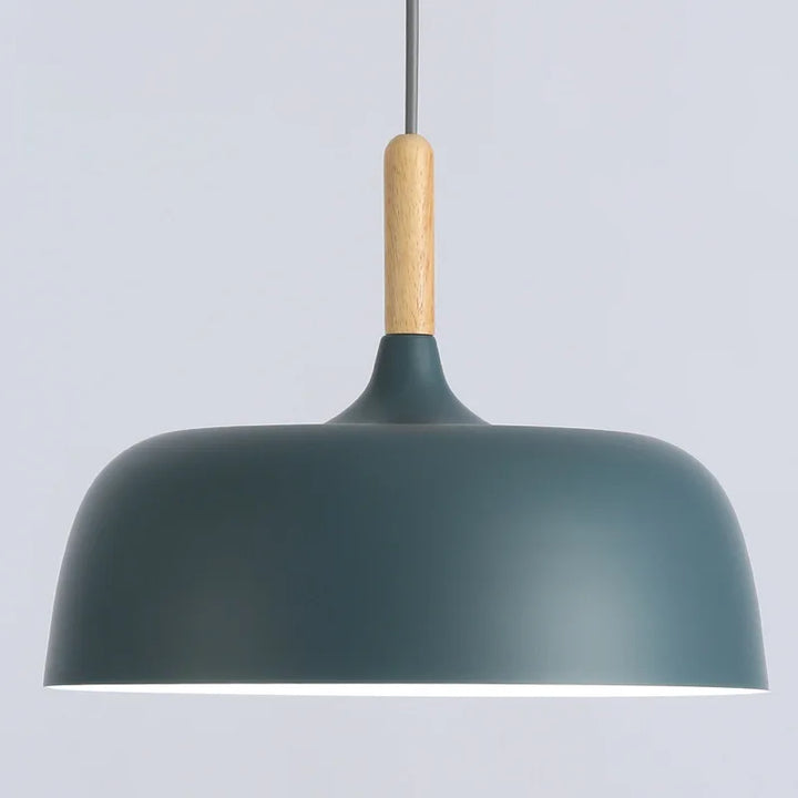 Moderne Metall-Pendelleuchte mit Holzakzent – minimalistischer Skandinavischer Stil