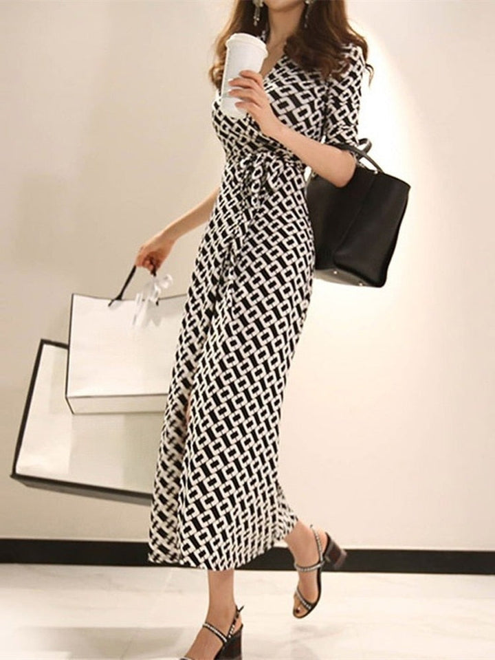 Grafisches Kleid mit Rundhalsausschnitt